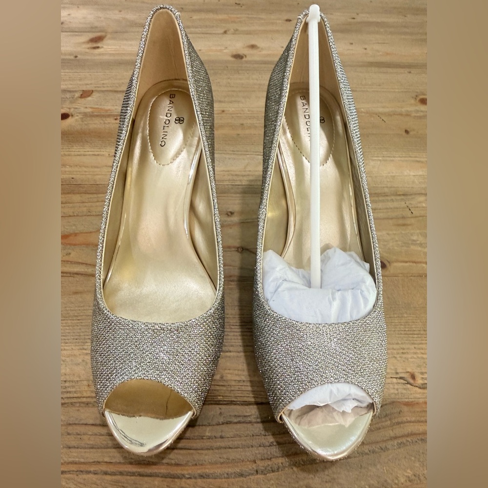 Bandolino Rainaa Peep Toe Pumps, Gold Metallic, Size 8M, New In Box